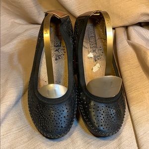 Pikolinos leather slight wedge ballet flats EUC